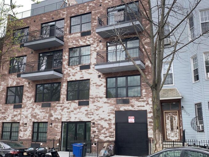 984 Madison Street Apartment – Unit 2D