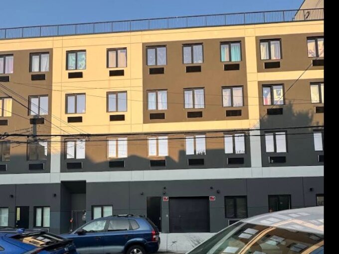 1395 Bristow Street Apartment – Unit 3C