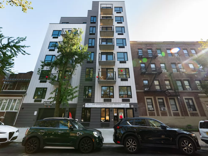 1042 President Apartment – Unit 7F